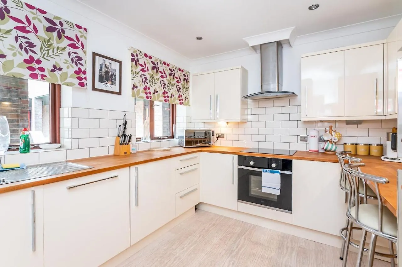 Lovely Apartment In Central York - Pass The Keys