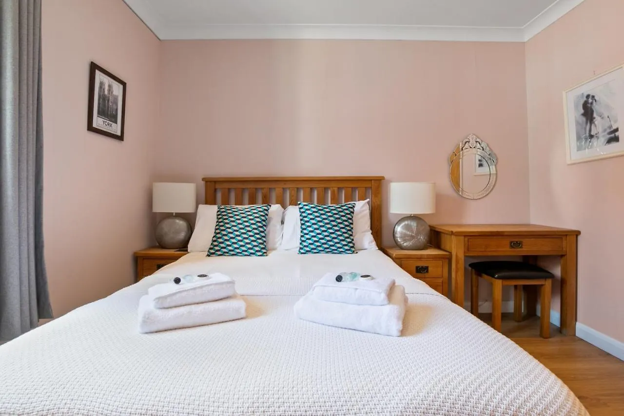 Lovely Apartment In Central York - Pass The Keys
